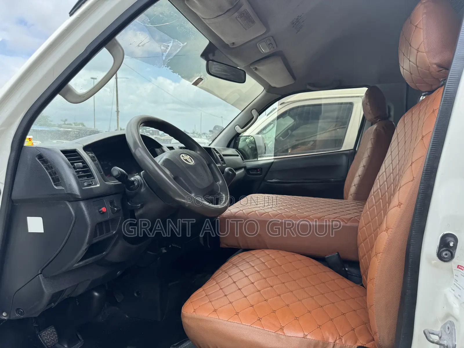 Toyota HiAce 2017 White