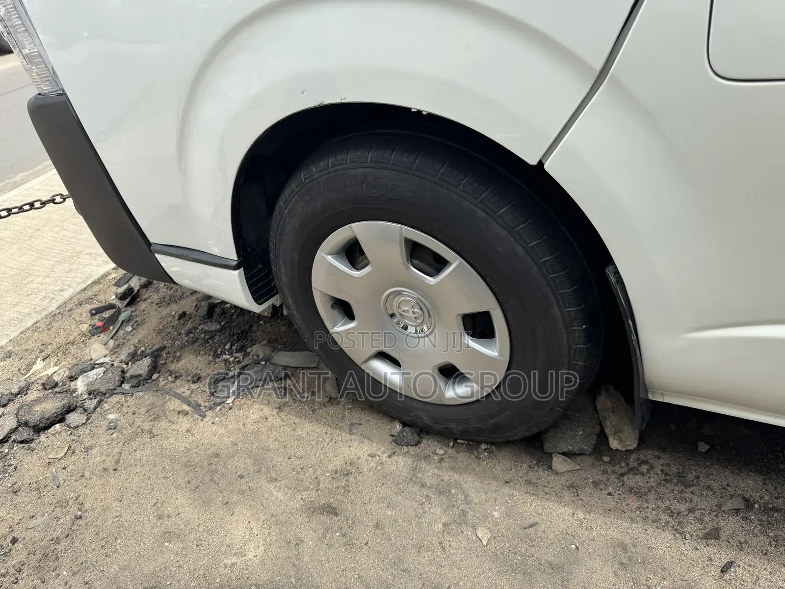 Toyota HiAce 2017 White
