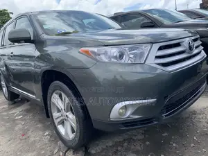 Toyota Highlander Limited 3.5l 4WD 2013 Green