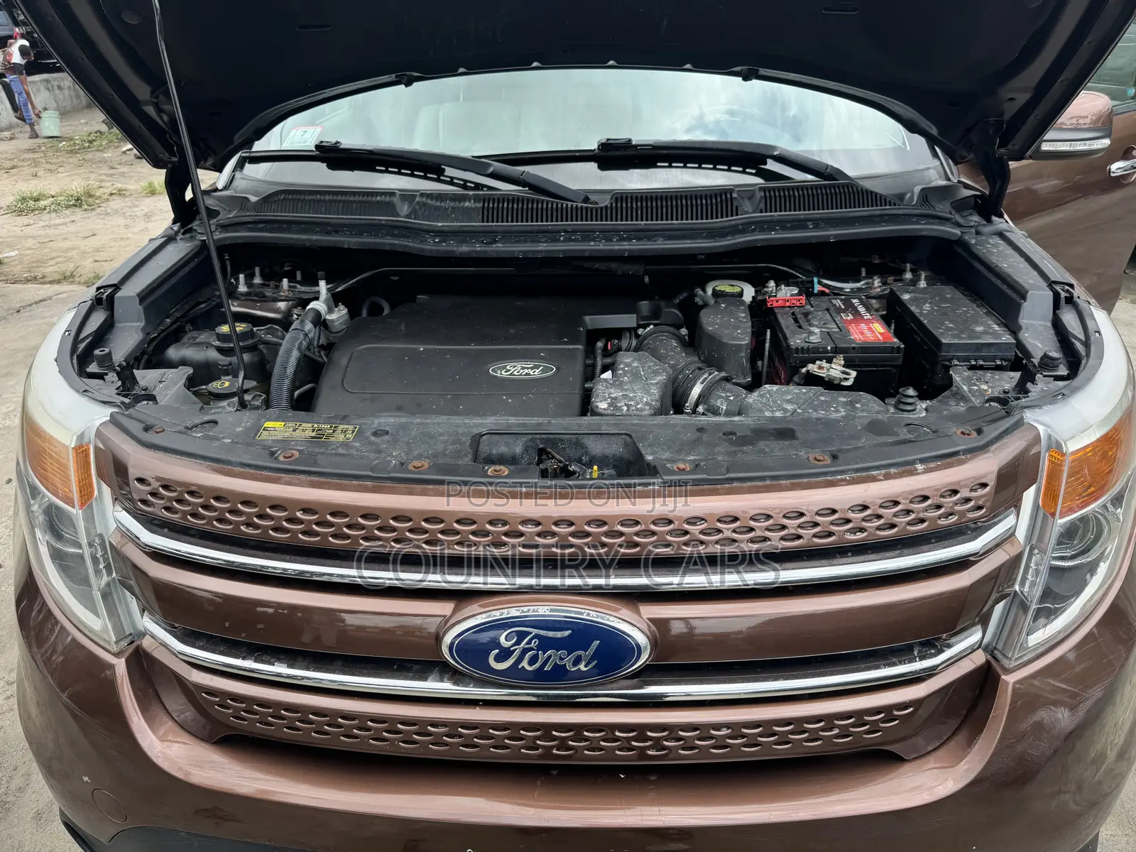Ford Explorer 2012 Gold