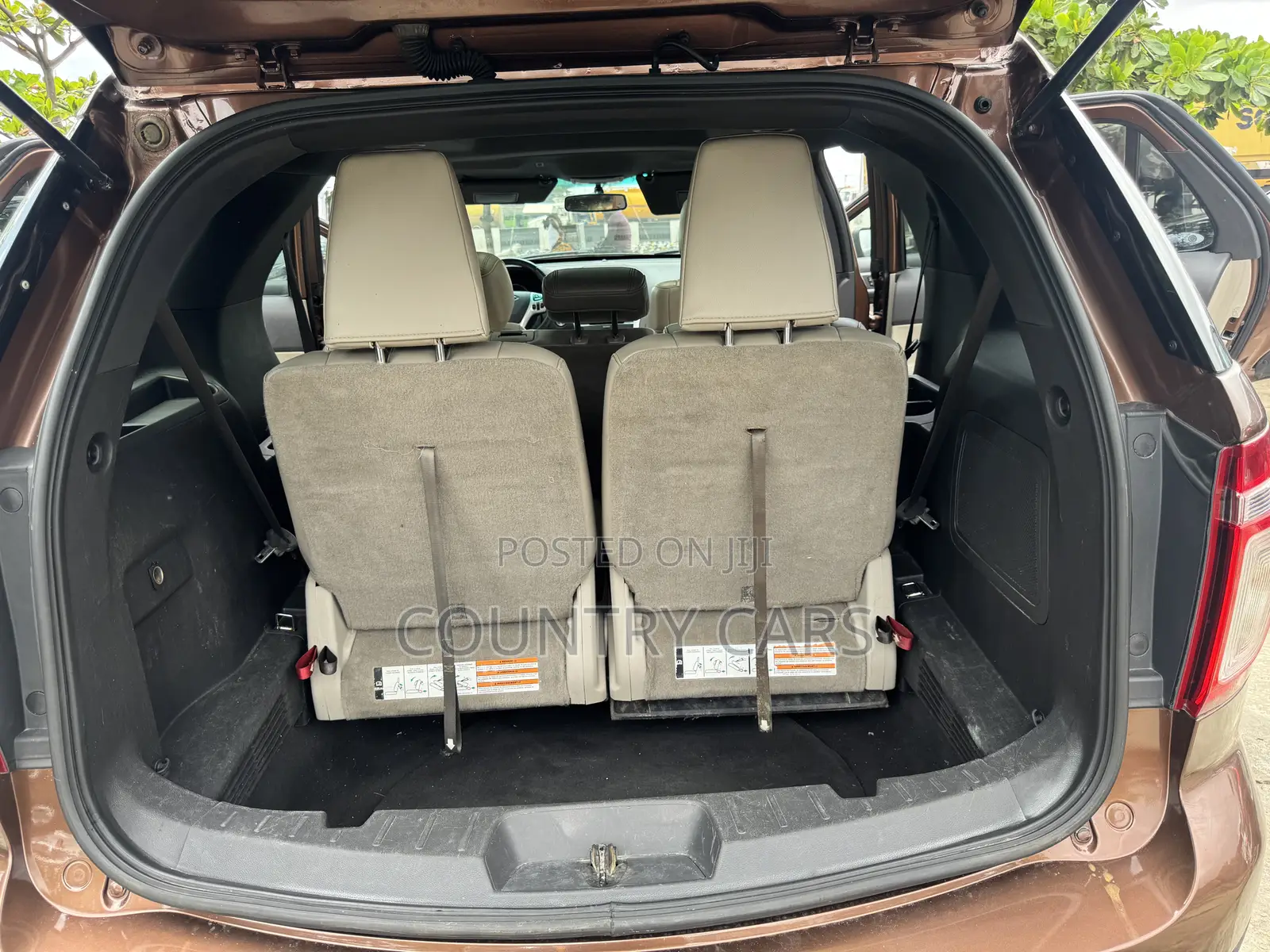 Ford Explorer 2012 Gold