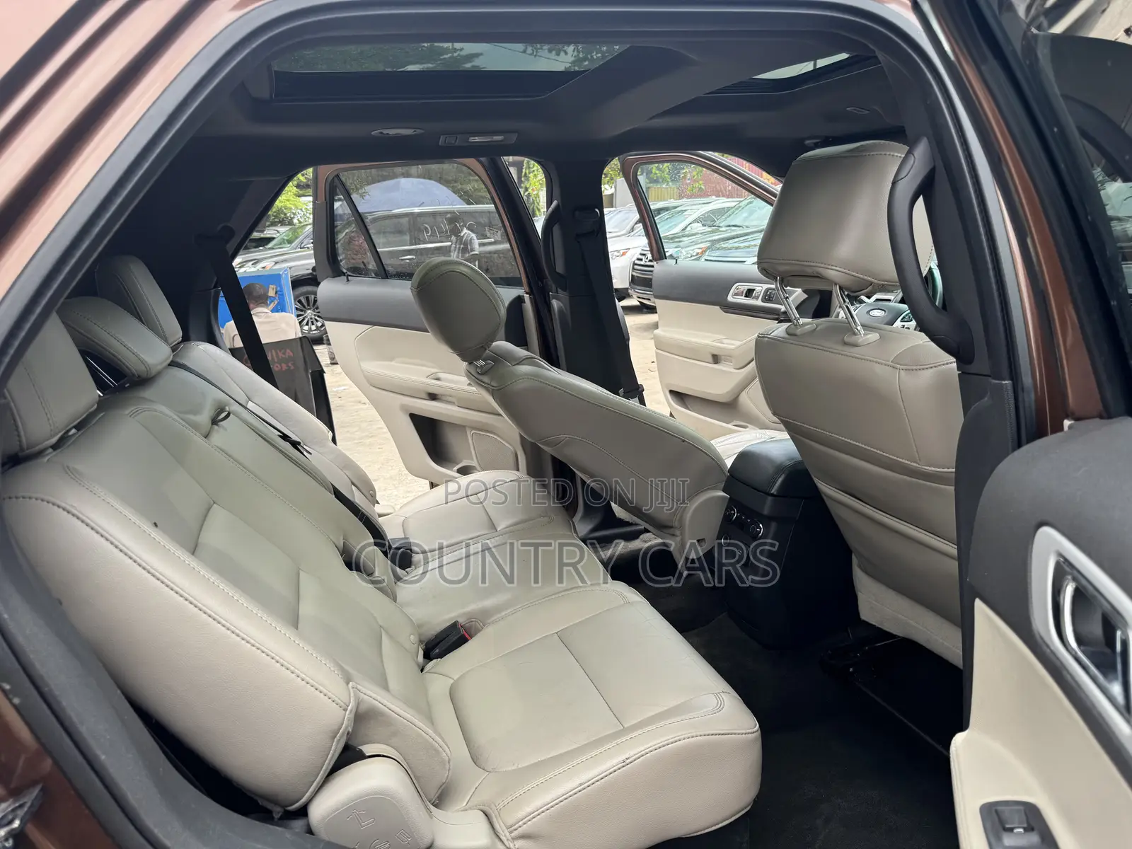 Ford Explorer 2012 Gold