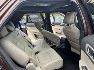Ford Explorer 2012 Gold