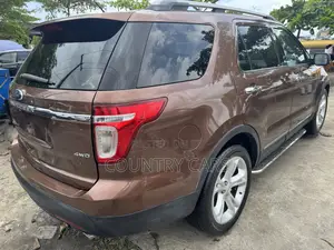 Ford Explorer 2012 Gold
