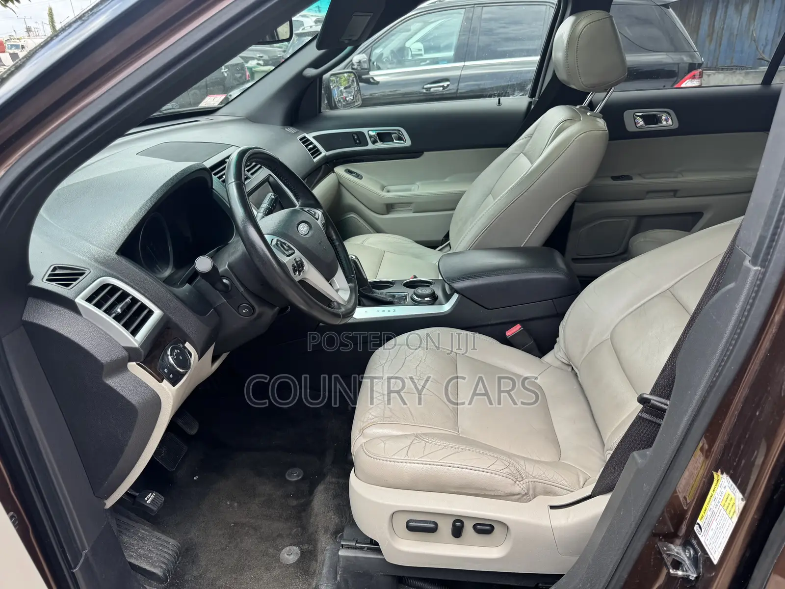Ford Explorer 2012 Gold
