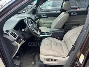 Ford Explorer 2012 Gold