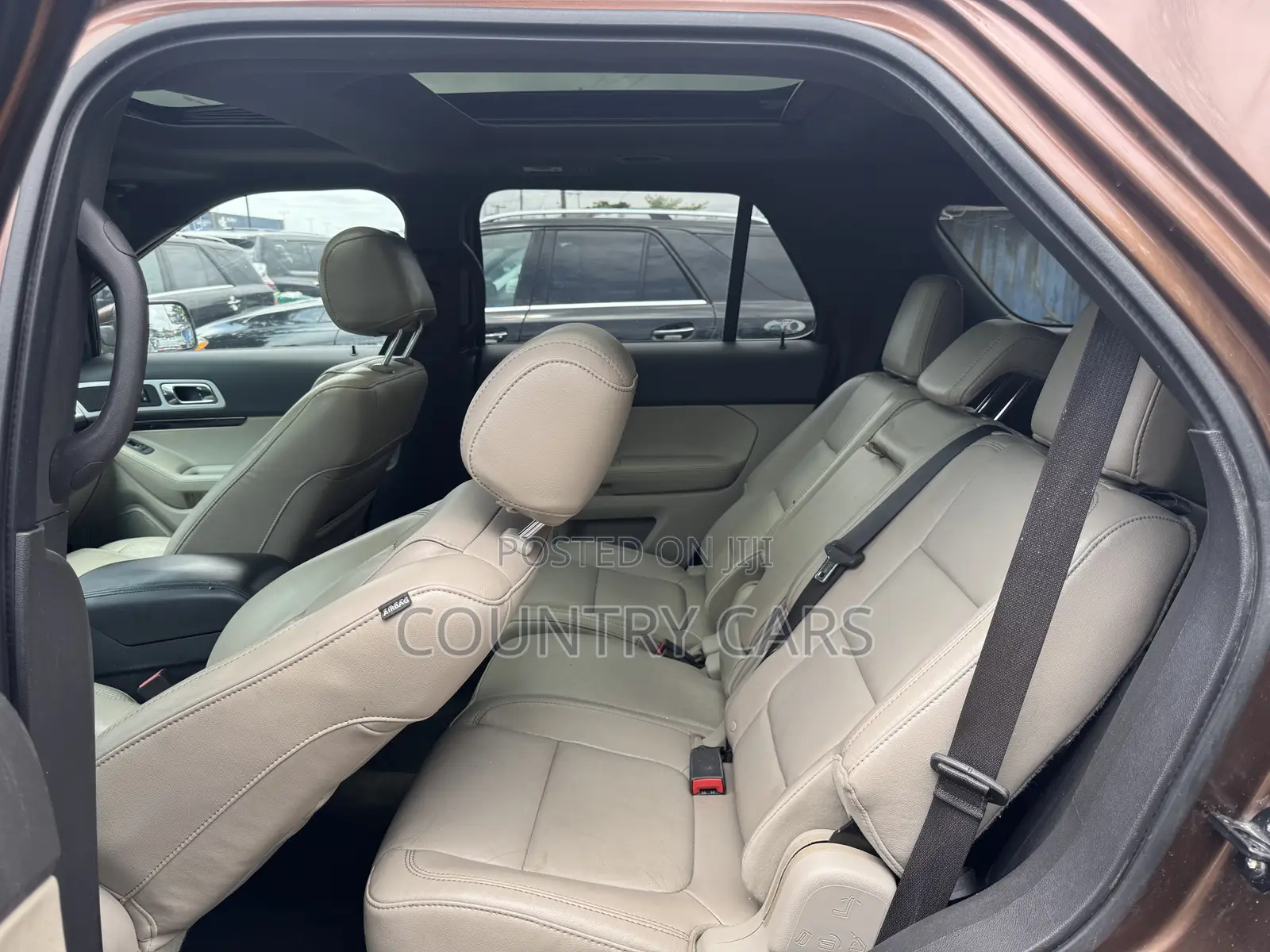 Ford Explorer 2012 Gold