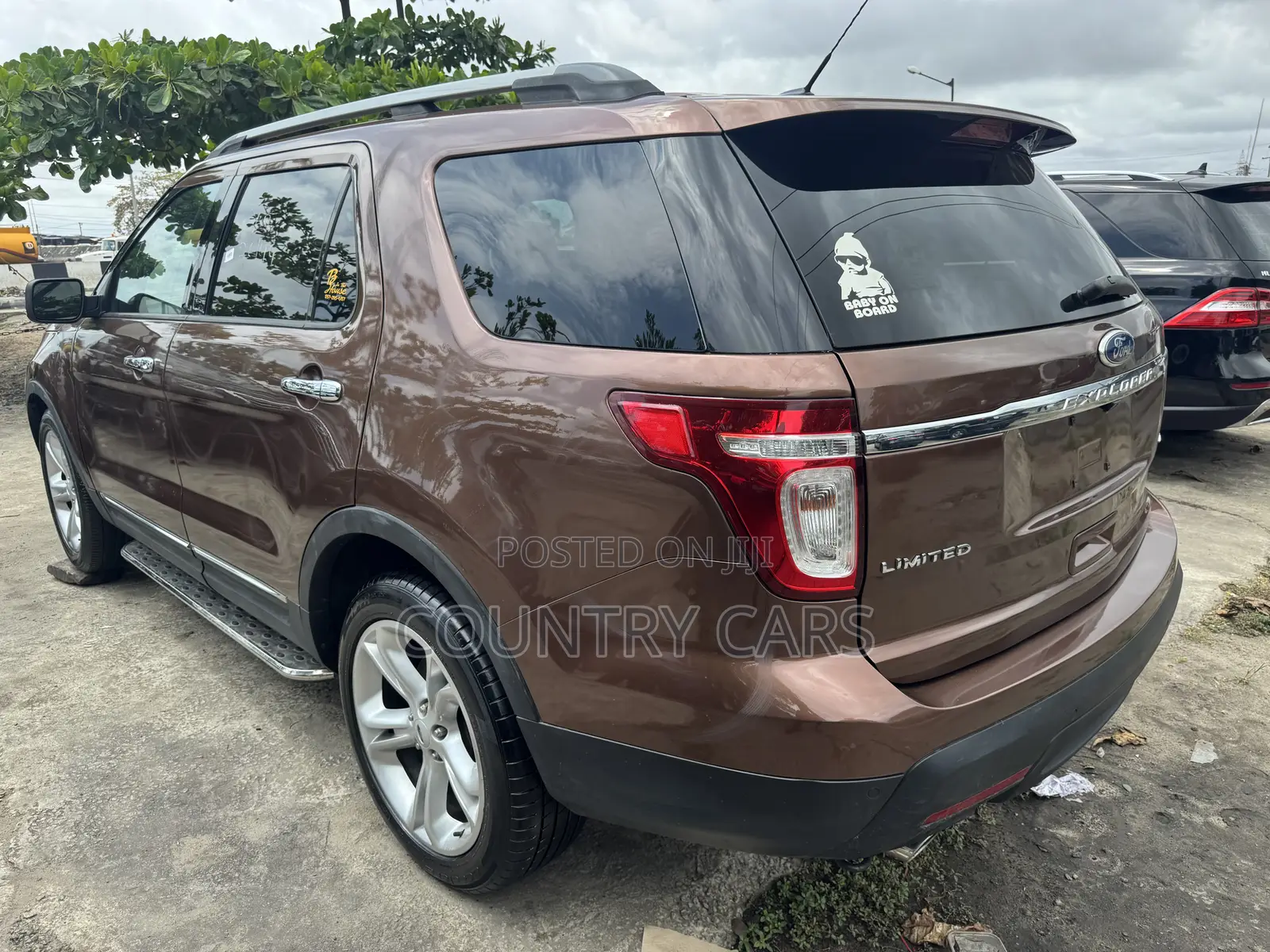 Ford Explorer 2012 Gold