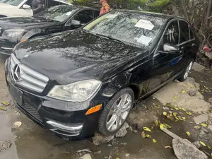 Mercedes-Benz C300 2014 Black