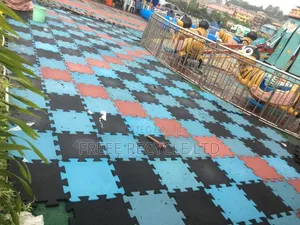 Plain/Interlocking Tiles (Gym Floor)