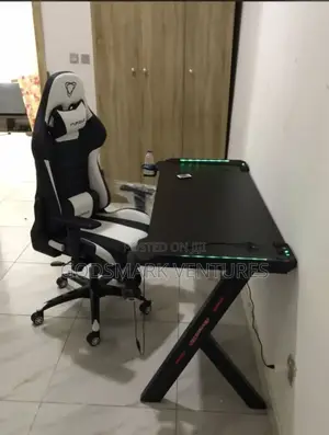 Gaming Chair Swivel and Table With Lead Light