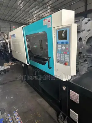 Plastic Injection Molding Machine
