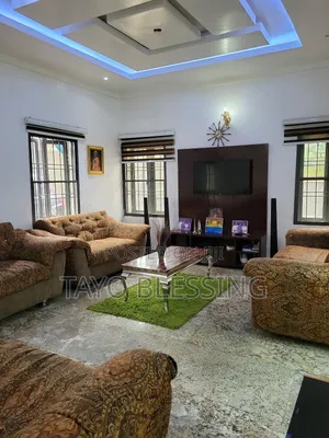 2 Bedrooms Short Let