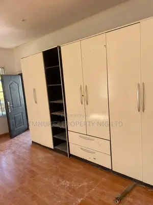 4bdrm Duplex in Chevron for rent