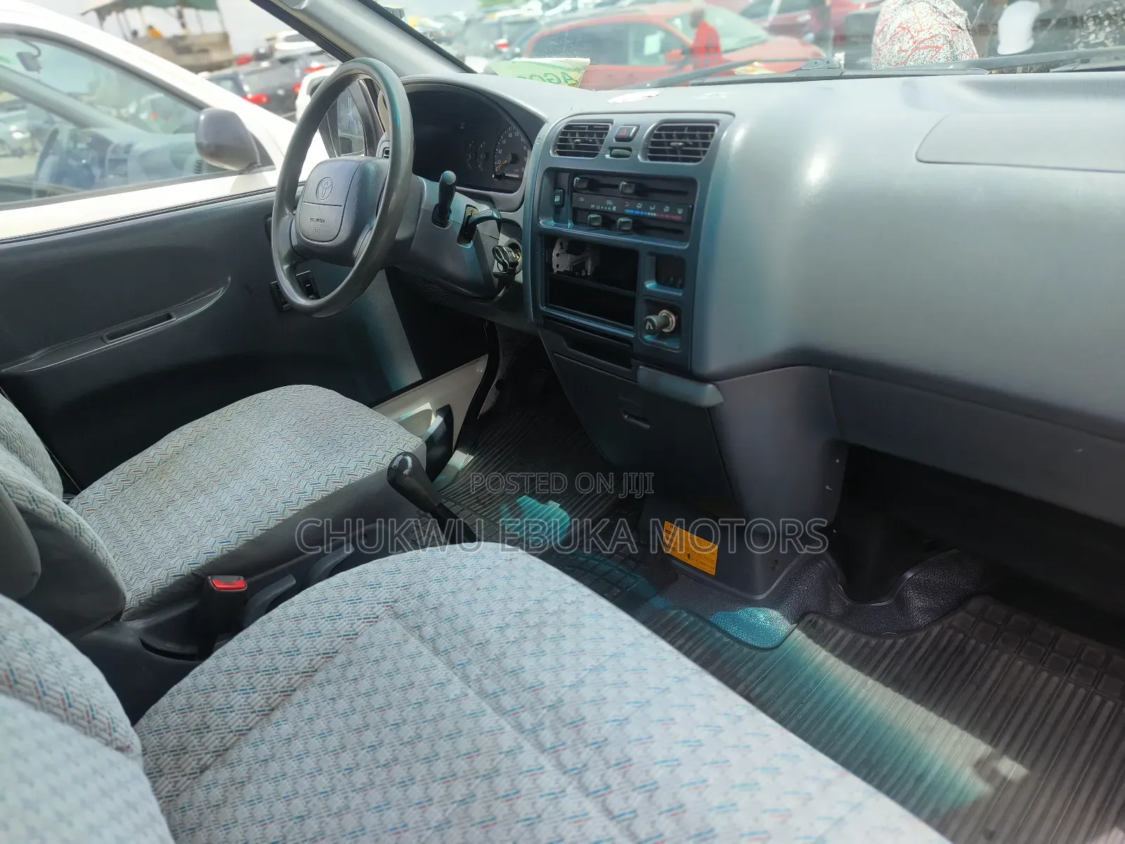 Toyota HiAce 2002 White