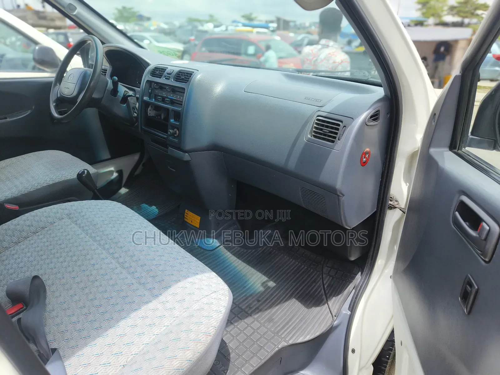 Toyota HiAce 2002 White