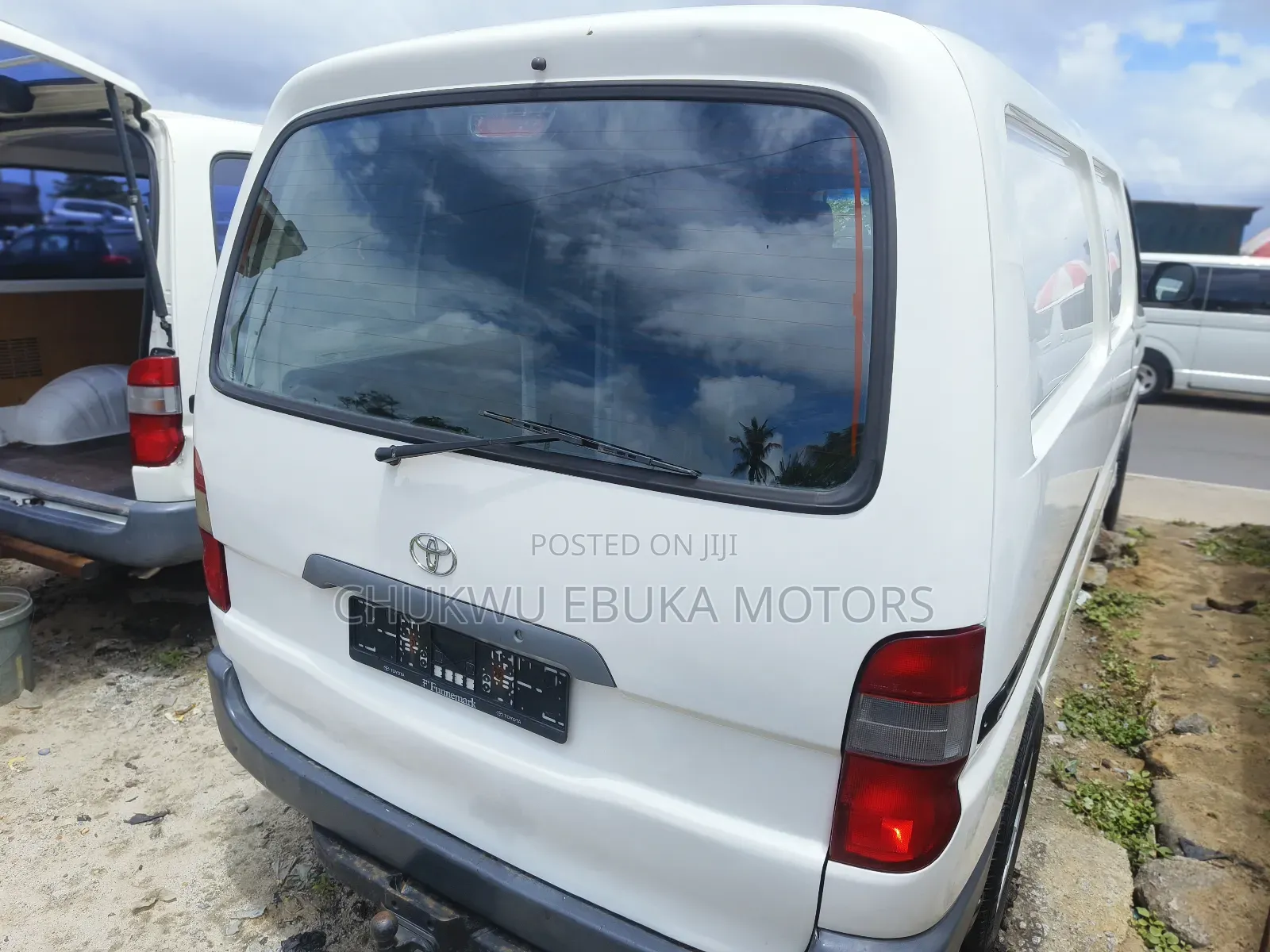 Toyota HiAce 2002 White