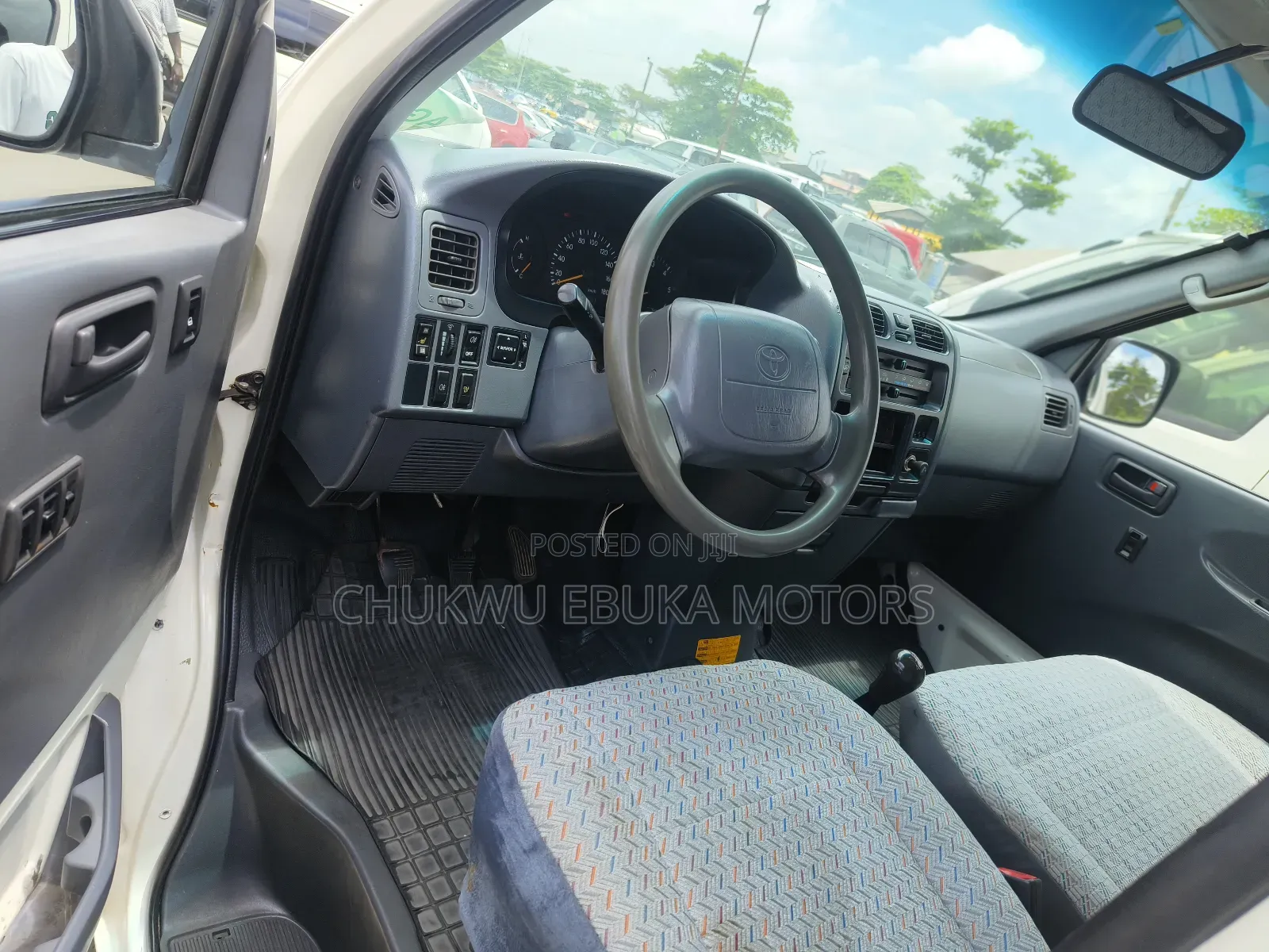 Toyota HiAce 2002 White