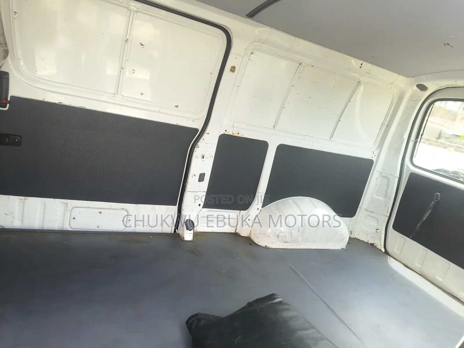 Toyota HiAce 2002 White