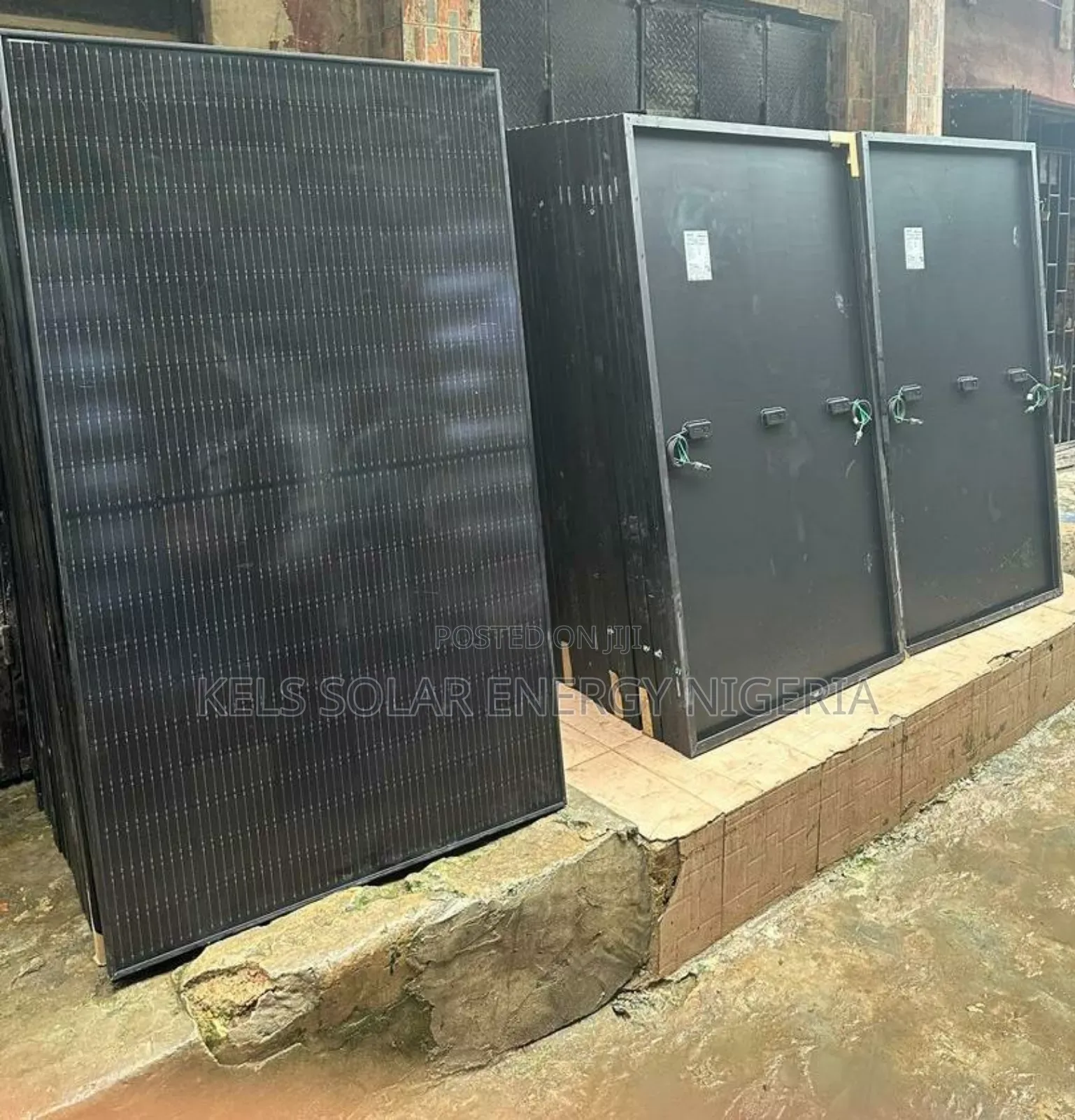 Solid Brand All Black Half Cut 450w Panel
