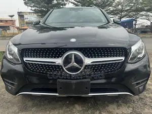 Mercedes-Benz C300 2017 Black