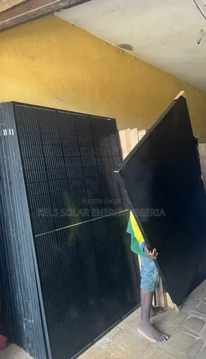 All Black Jinko 540watt 41v Half Cute Mono 120cells