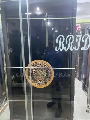 Versace Pivot