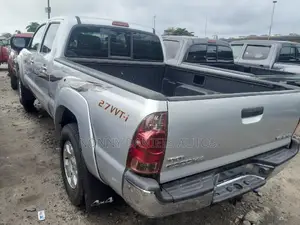Toyota Tacoma Access Cab V6 Automatic 2010 Silver