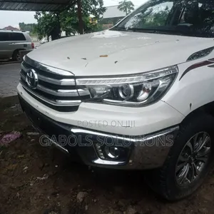 Toyota Hilux Revo Double Cab Petrol 2.7 RWD 2020 White