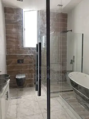 5bdrm Duplex in Chevron Main for sale