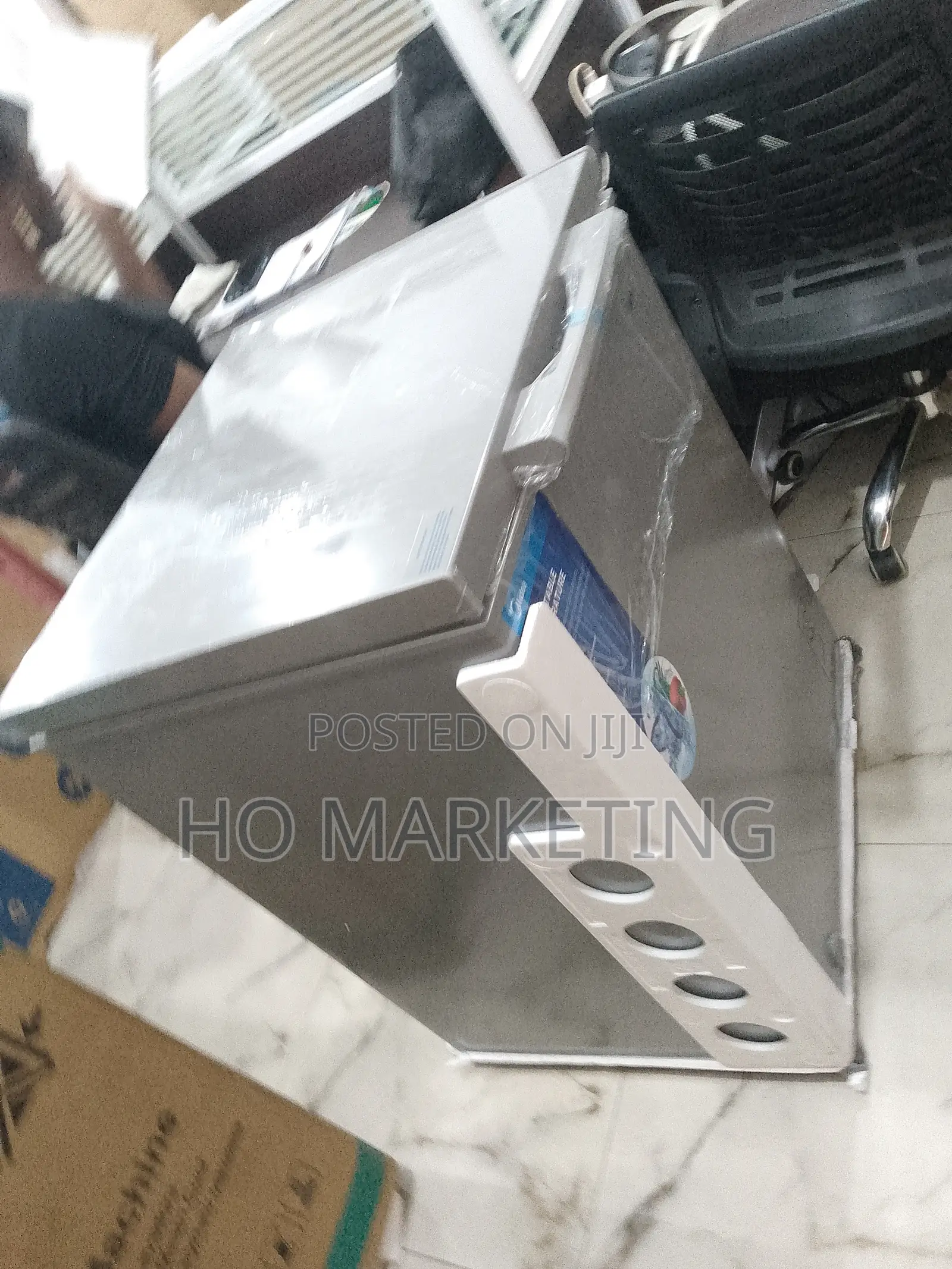 Available Midea 150L Chest Freezer -Hs-186cn