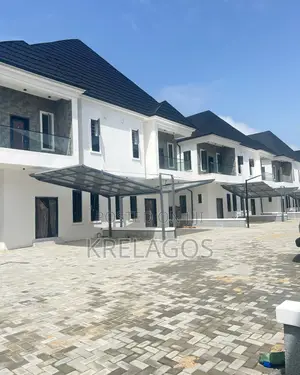 4bdrm Duplex in Chevron for sale