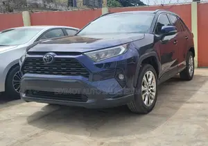 Toyota RAV4 XLE 2021 Blue
