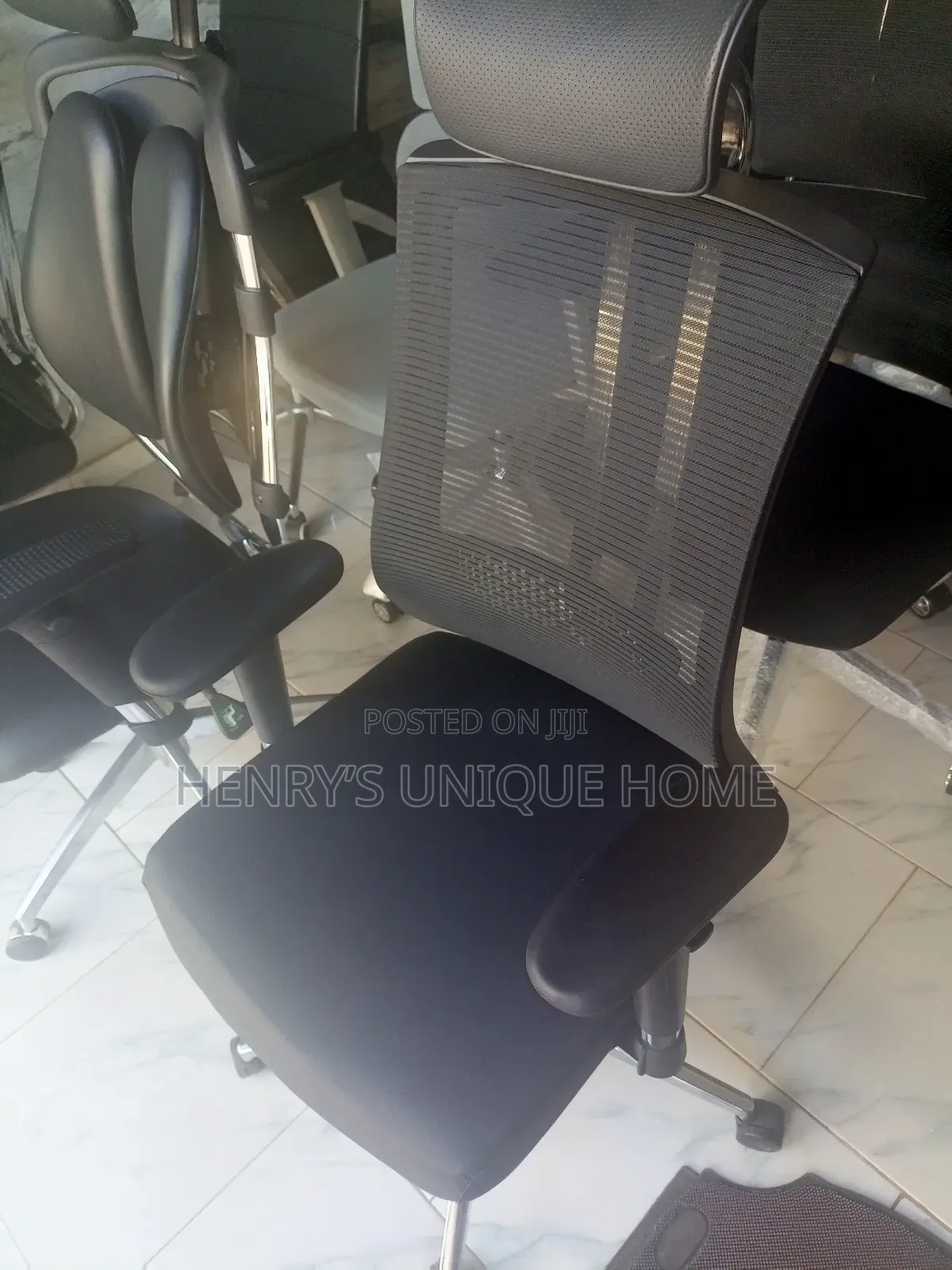 Kidney Chairs Black