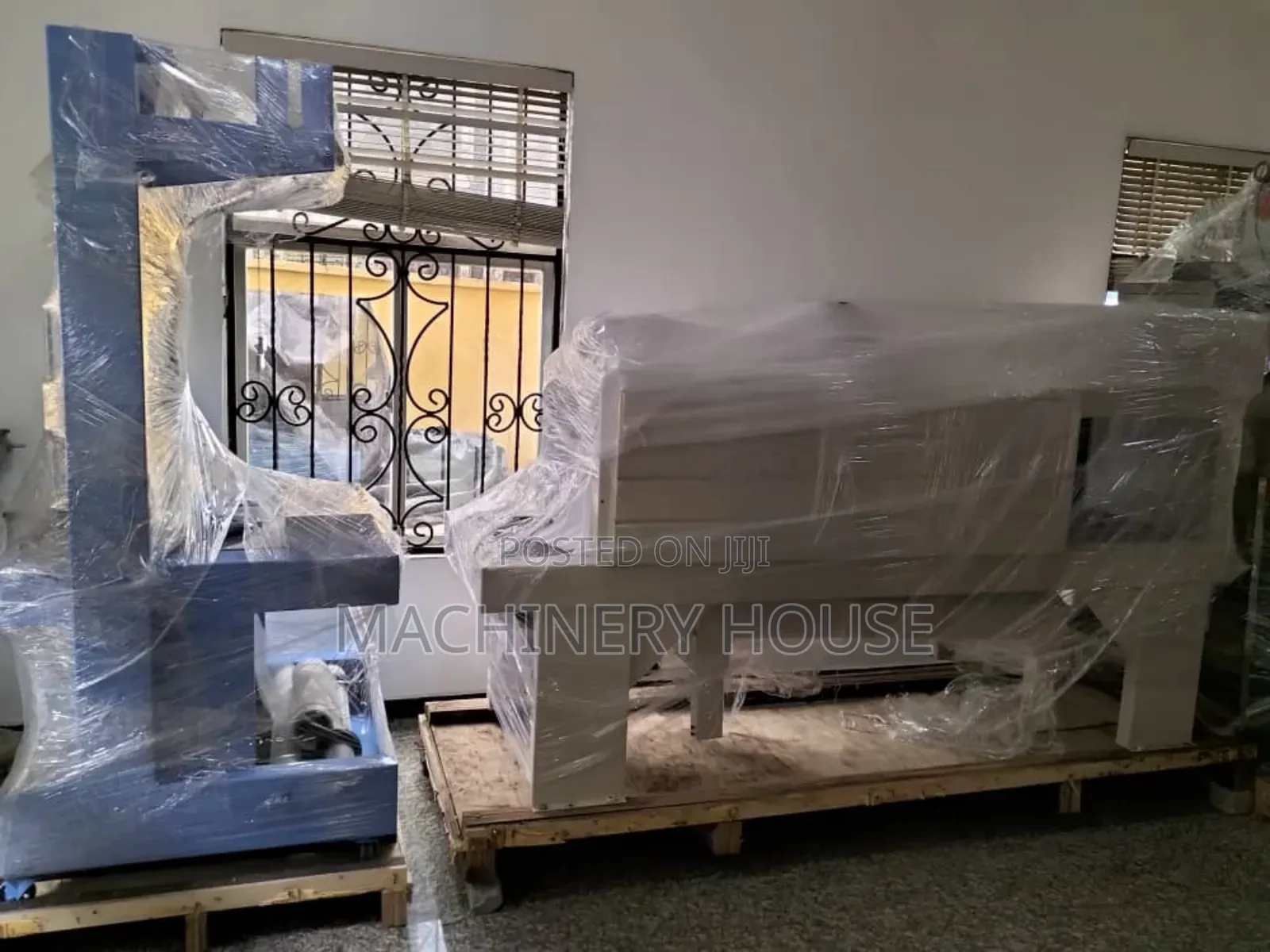 Shrink-Wrapping Machines