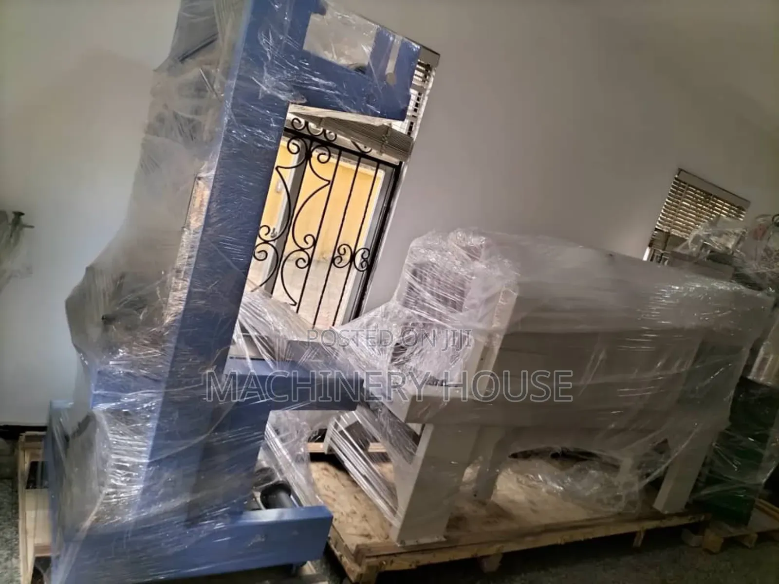 Shrink-Wrapping Machines