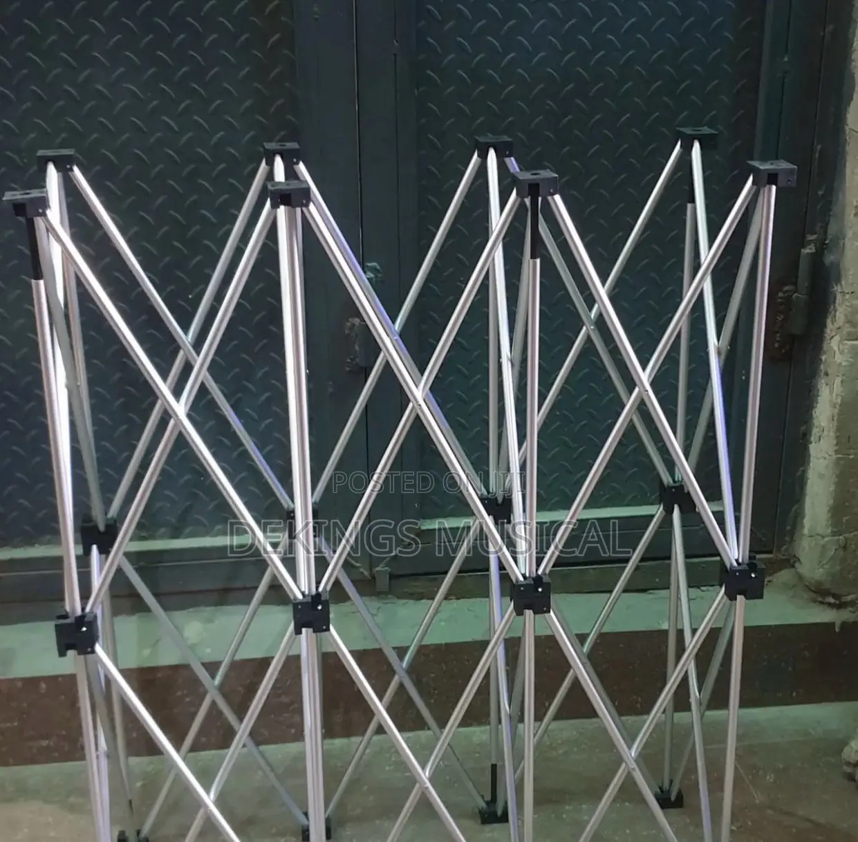 Four Leg Dj Skeleton Stand