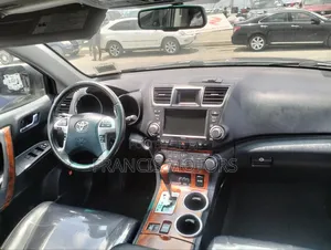 Toyota Highlander Limited 3.5l 4WD 2013 Black