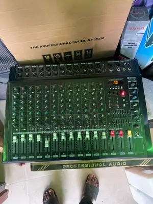 Photo - Original Yamaha 12 Channels Powered Mixer BT/USB