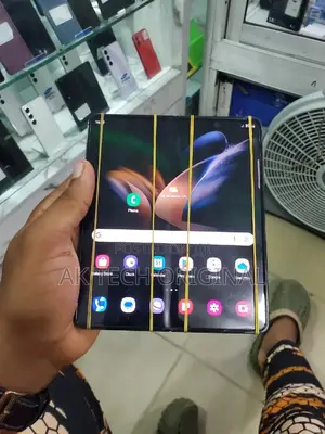 Repair Samsung Z Fold Blind Screen And iPhone 13 / 13 Promax