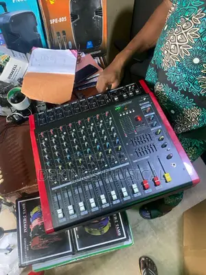 Yamaha 8 Channels Mixer Amplifier