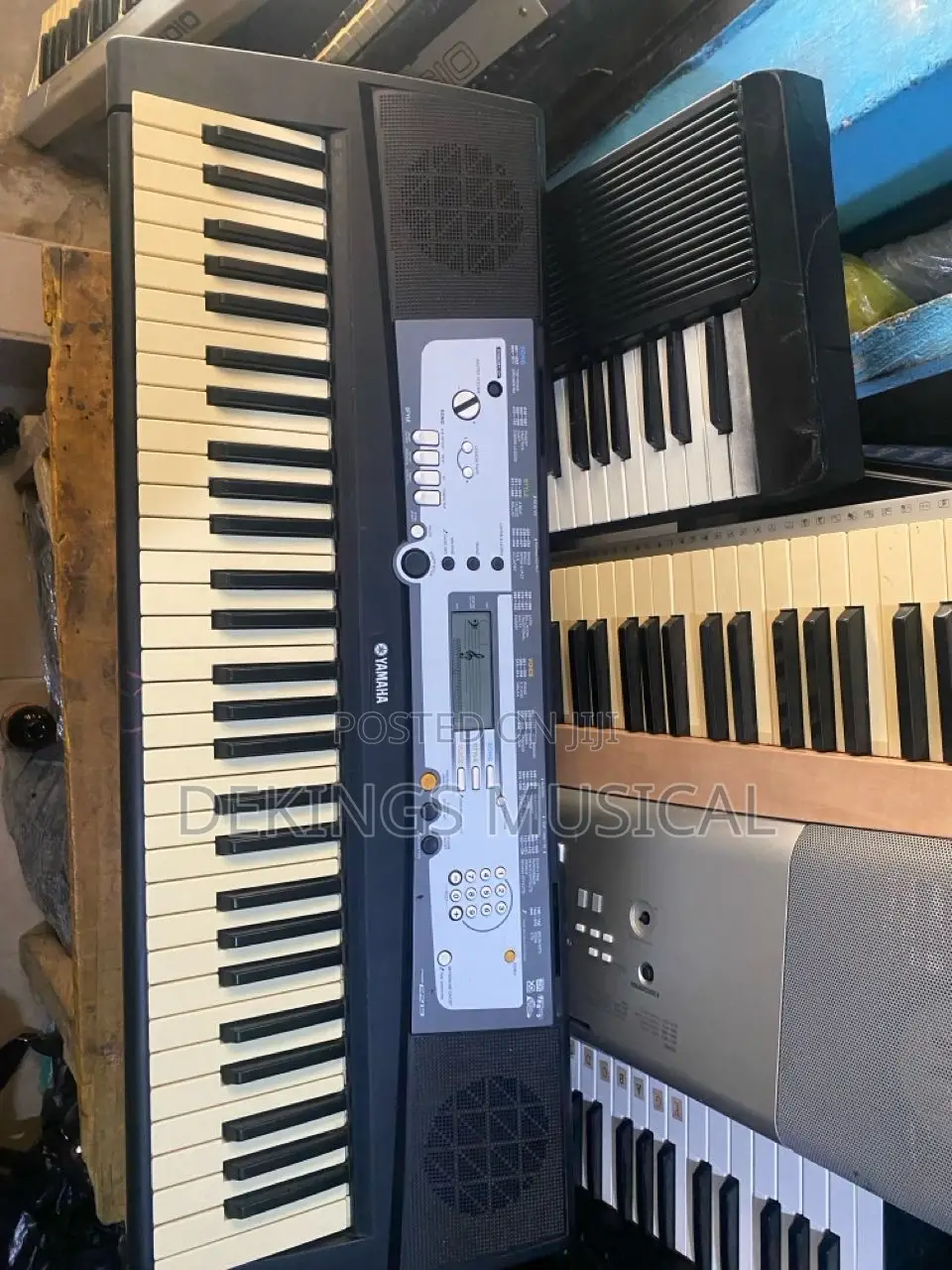 Yamaha PSR E203 Keyboard