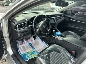 Toyota Camry SE (2.5L 4cyl 8A) 2019 Silver
