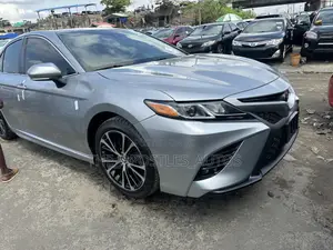 Toyota Camry SE (2.5L 4cyl 8A) 2019 Silver