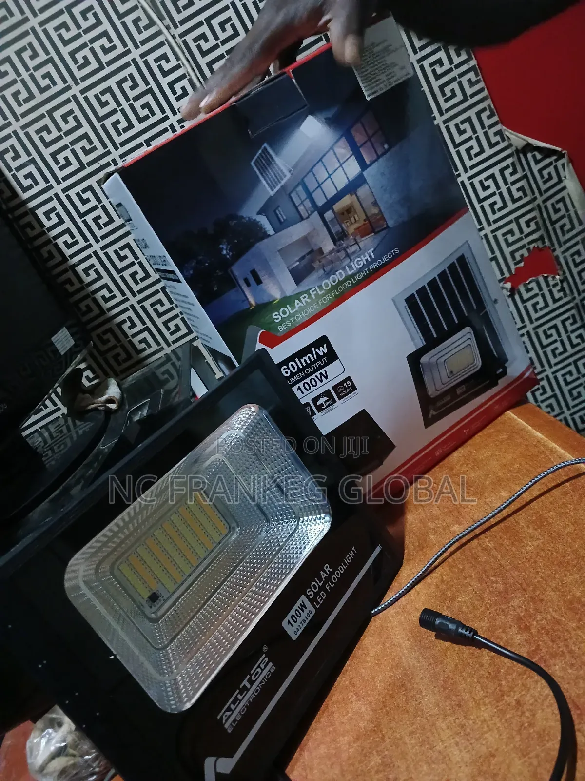 100w Solar Flood Light