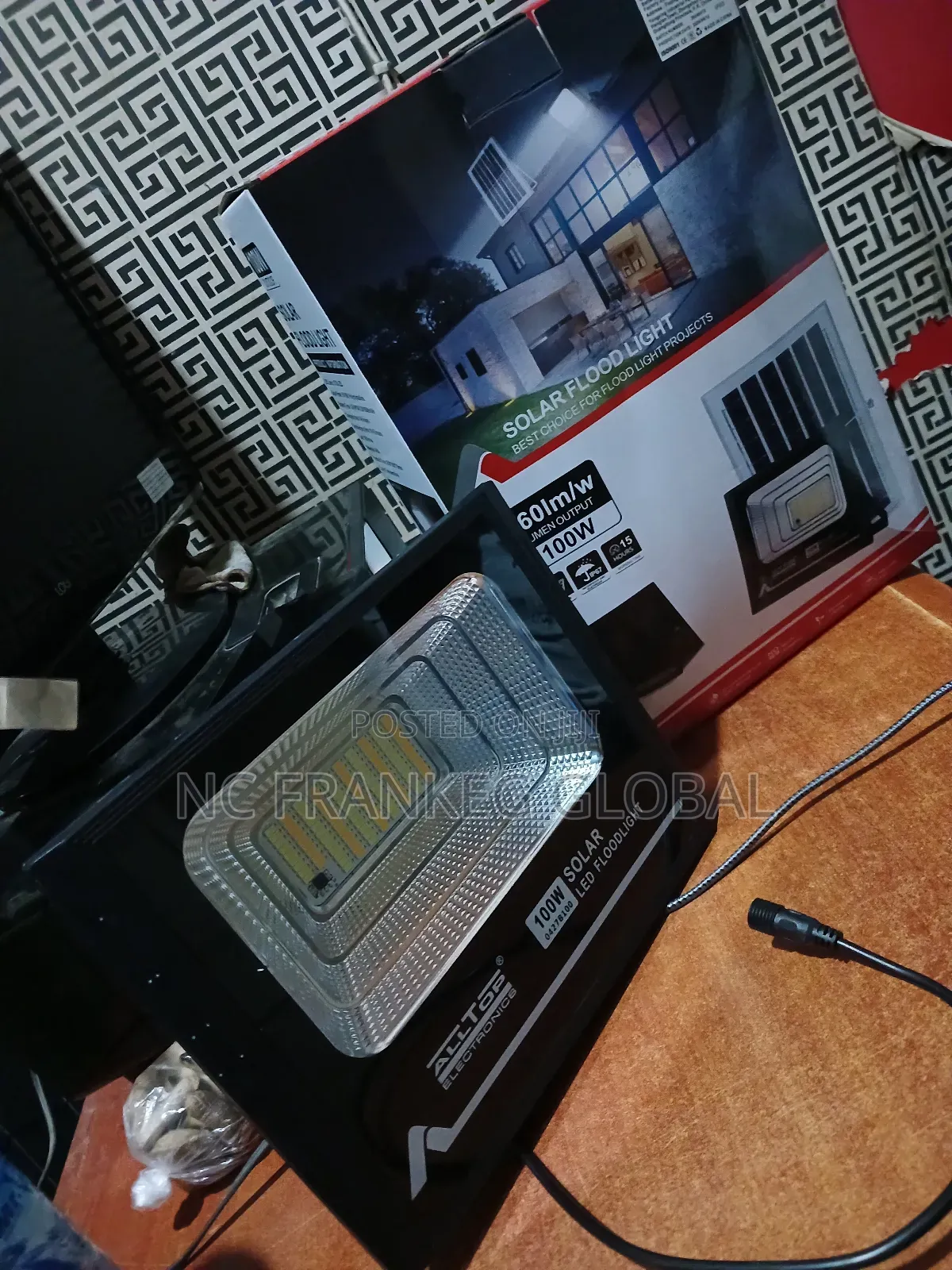 100w Solar Flood Light