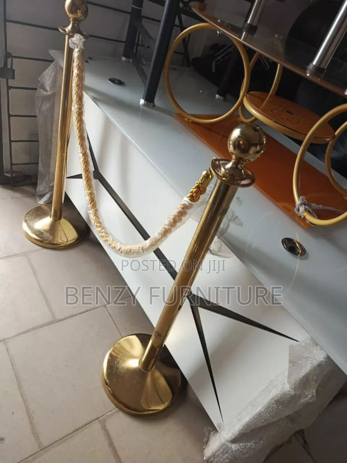 Queue Guide Golden Colour