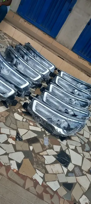 Head Light Hilux 2020