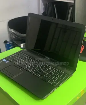 Photo - Laptop Toshiba Satellite C655 4GB Intel Core I3 HDD 320GB