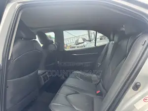 Toyota Camry 2018 Silver